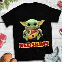 Baby Yoda Hug Washington Redskins T-shirt For Fans