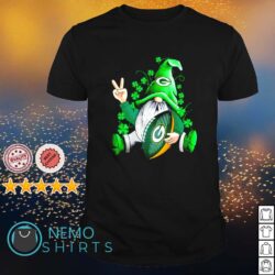 Gnome hug Packers football happy St Patrick’s day t-shirt for fan