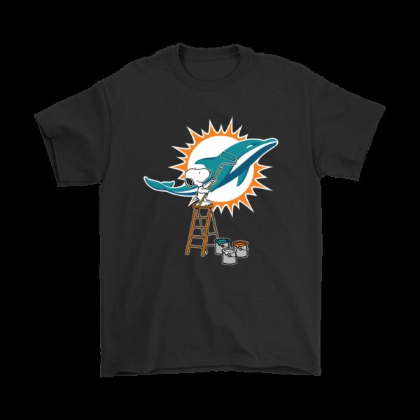 NFL Miami Dolphins T shirt Snoopy Paints The Logo