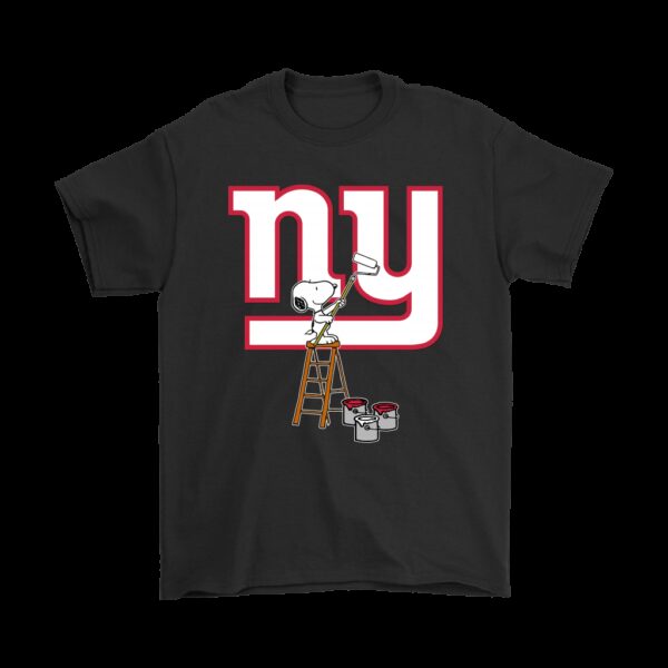 NFL New York Giants T shirt Snoopy Paints The Logo
