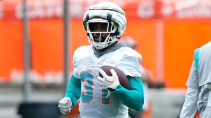 Dolphins HC Mike McDaniel lauds RB Raheem Mostert for how he's handled 'ton of noise' this offseason