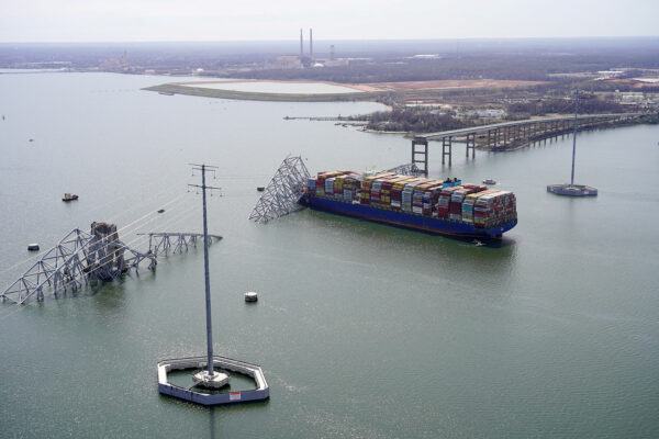 Francis Scott Key bridge collapses in Baltimore